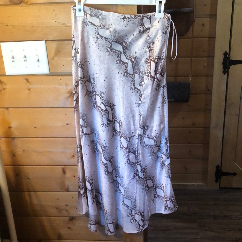 Boutique brand silky MIDI Skirt